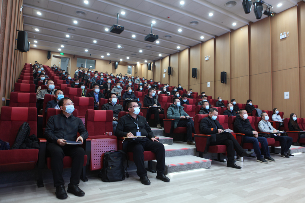 今年会微电召开中干高管述职会议